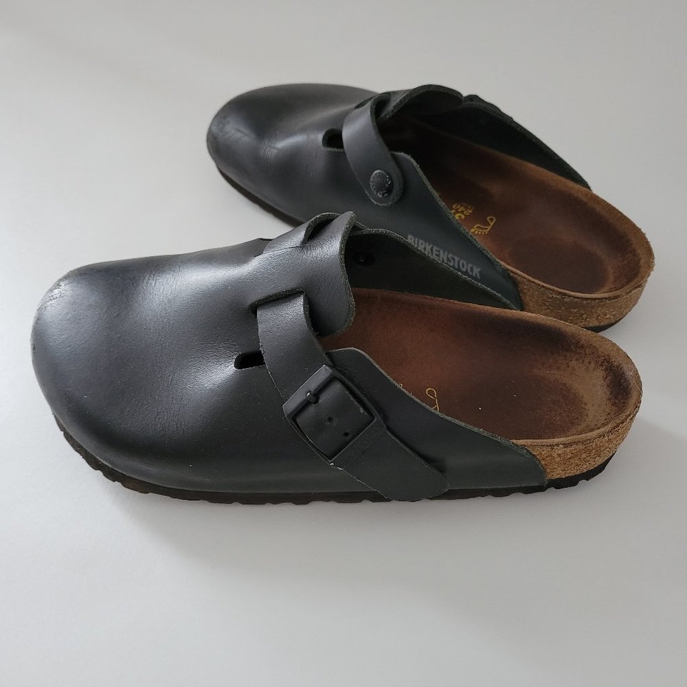 SOLD - Birkenstock leather boston clogs
